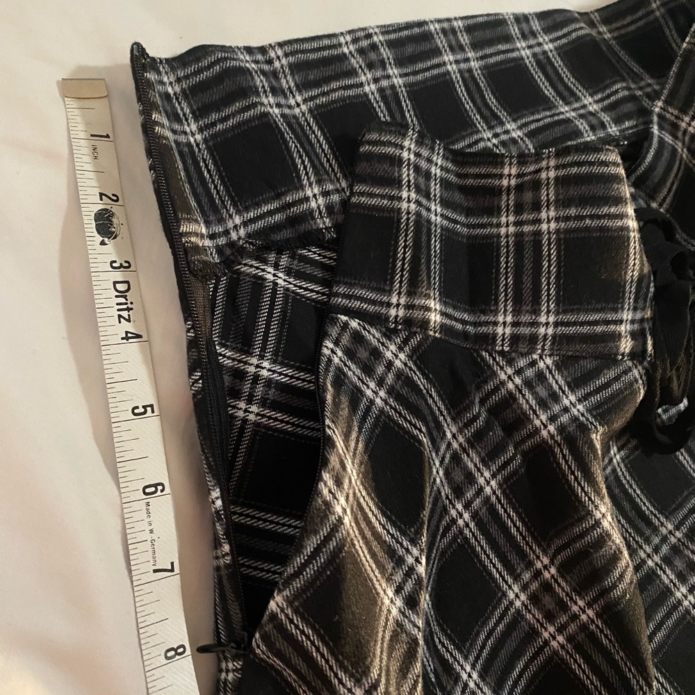PLAID MINI SKIRT | Black and White Faux Corset Lace-Up Waist | Women’s Size 4 - Picture 11 of 15